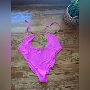 Skims cut out open bust Size:4X Color: Taffy (Barbie-style pink)